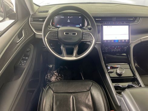 Used 2023 Jeep Grand Cherokee Limited w/ Luxury Tech Group II AWD/4WD image 22