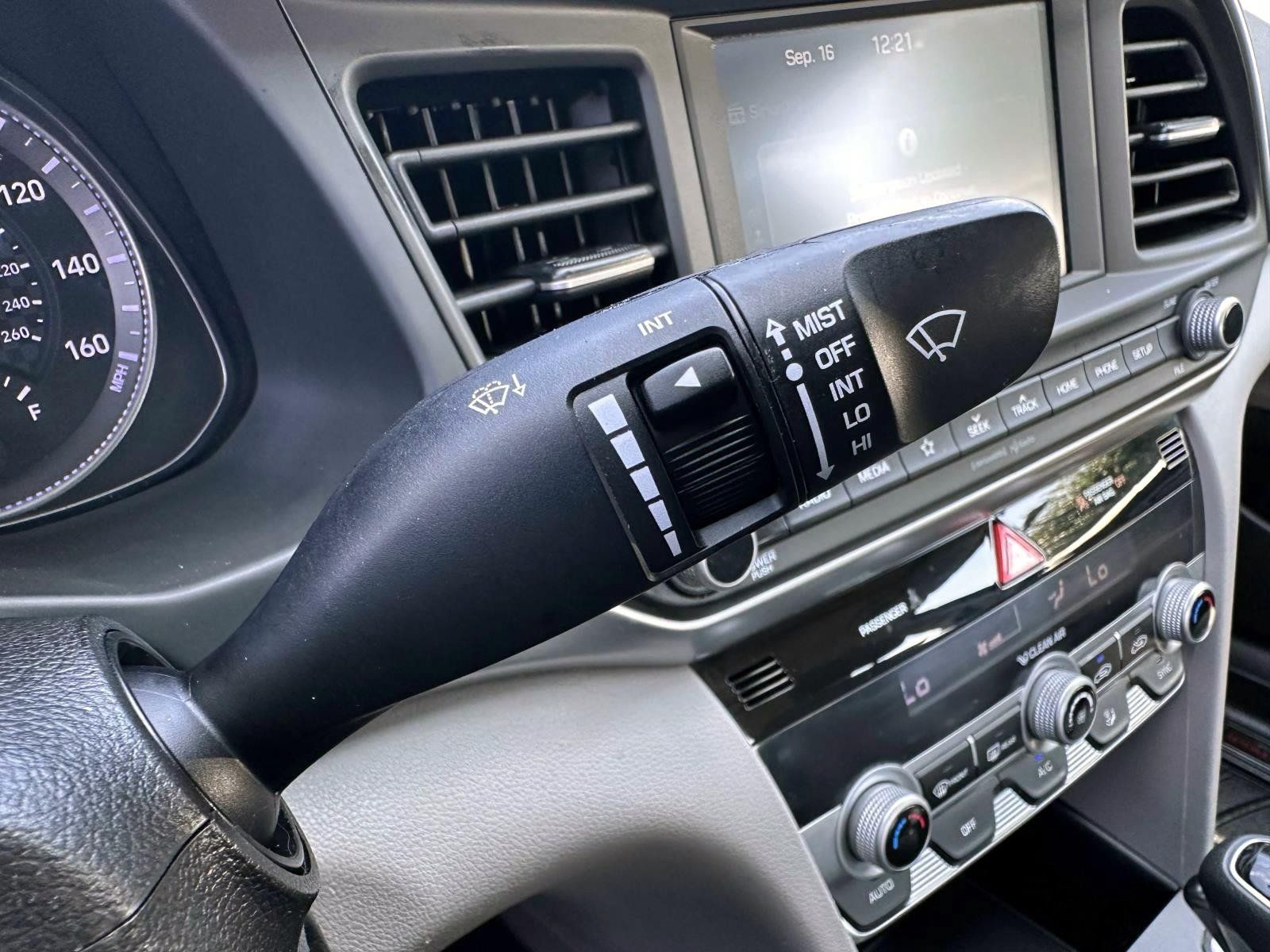 Used 2020 Hyundai Elantra SEL FWD image 18