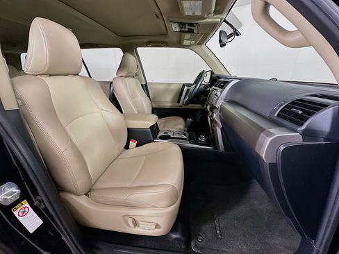 Used 2018 Toyota 4Runner SR5 Premium image 31