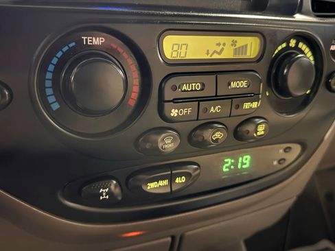 Used 2006 Toyota Sequoia SR5 image 26