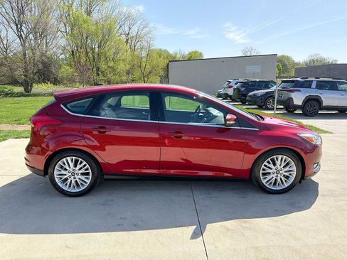Used 2017 Ford Focus Titanium w/ Titanium Technology Package image 7
