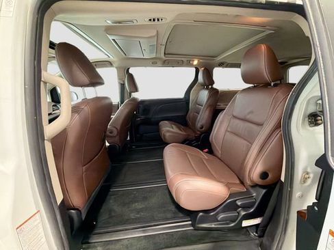 Used 2017 Toyota Sienna Limited Premium AWD/4WD image 23