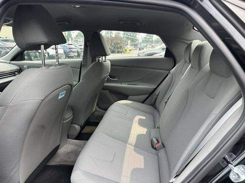 Used 2023 Hyundai Elantra SE FWD image 10