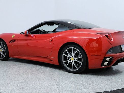 Used 2014 Ferrari California image 3
