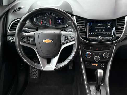 Used 2019 Chevrolet Trax LT w/ LT Convenience Package FWD image 13