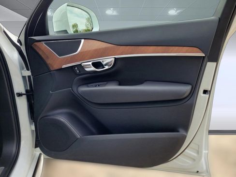 New 2024 Volvo XC90 T8 Plus w/ Protection Package Premier image 42