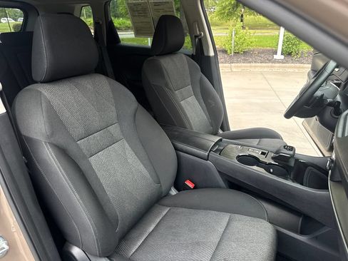 Used 2025 Nissan Rogue SV FWD image 35