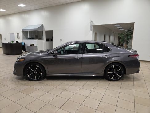 Used 2018 Toyota Camry XSE image 2