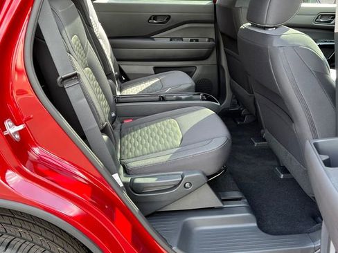 New 2025 Nissan Pathfinder SV w/ SV Premium Package image 26