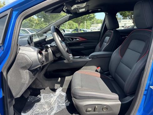 Used 2025 Chevrolet Equinox EV RS w/ LPO, All-Weather Mat Package FWD image 17