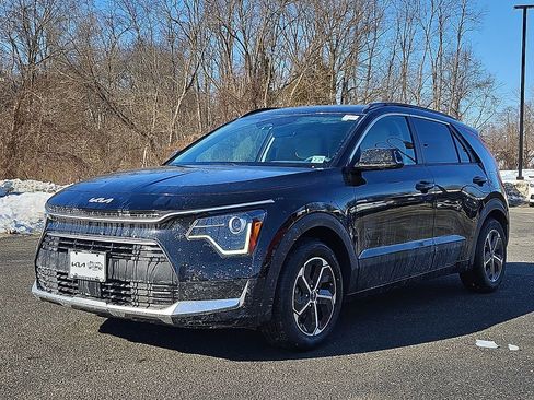 Certified 2023 Kia Niro EX image 3
