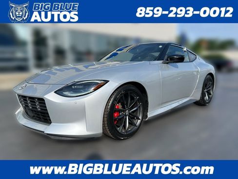 Used 2023 Nissan Z w/ Floor Mat Package (L93) RWD image 1