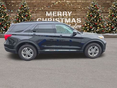 Used 2024 Ford Explorer XLT image 6