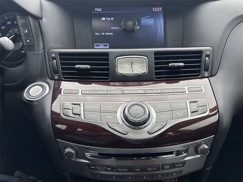 Used 2017 INFINITI Q70 3.7 image 29