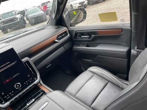 Used 2025 GMC Yukon Denali AWD/4WD image 25