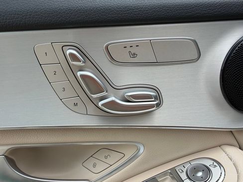 Used 2022 Mercedes-Benz GLC 300 w/ Premium Package Lite image 11