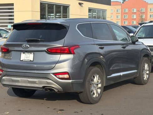 Used 2019 Hyundai Santa Fe SE image 4