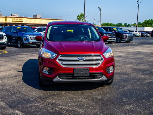 Used 2017 Ford Escape SE FWD image 2