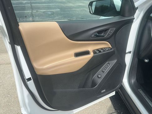 Used 2022 Chevrolet Equinox Premier AWD/4WD image 22