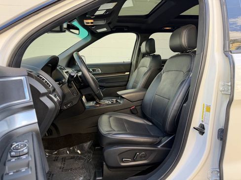 Used 2017 Ford Explorer Limited w/ Equipment Group 301A AWD/4WD image 14