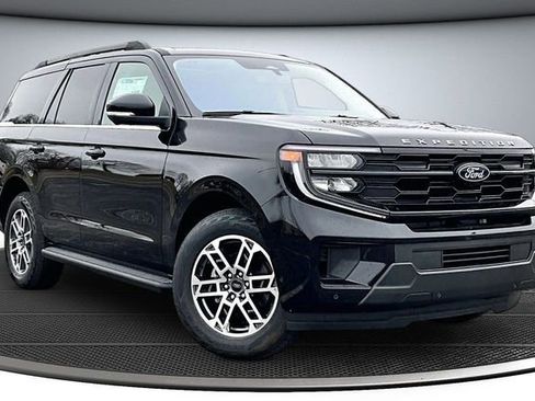 New 2025 Ford Expedition Active image 2