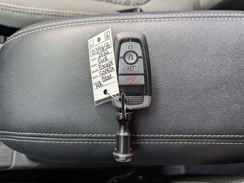 Used 2022 Ford Escape SE w/ SE Sport Appearance Package image 34