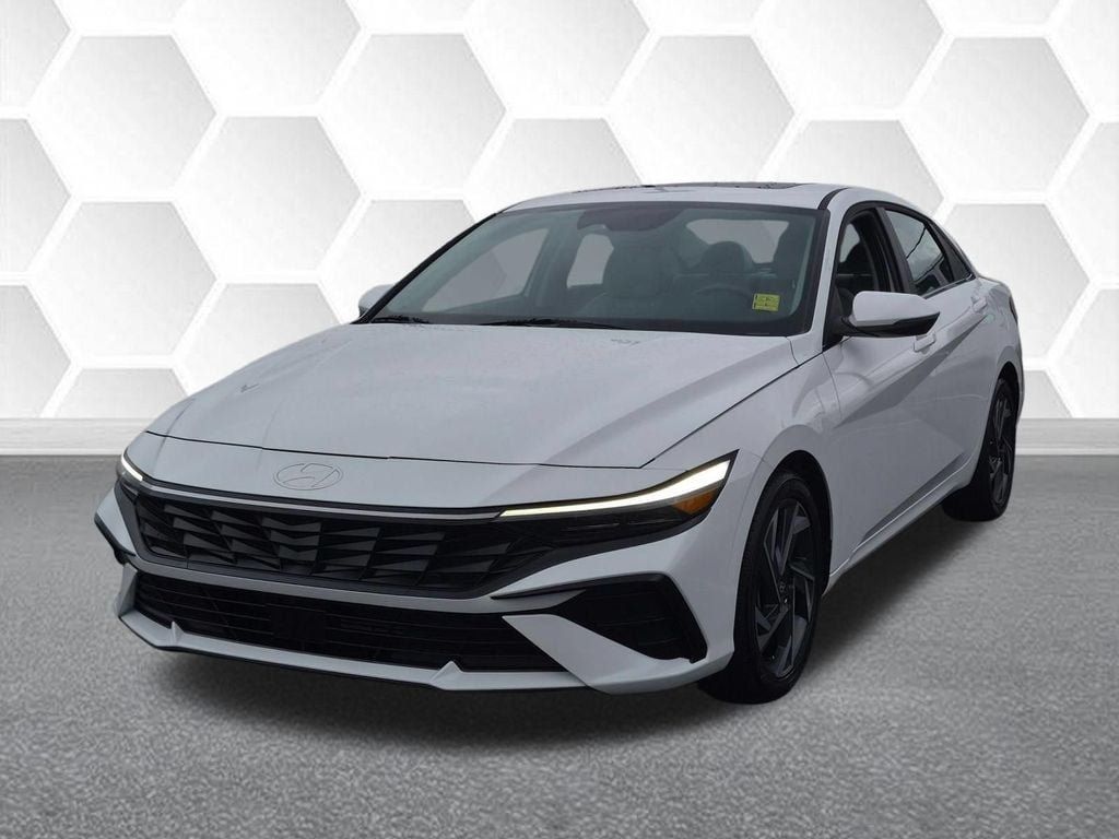 Used 2025 Hyundai Elantra Limited FWD image 7