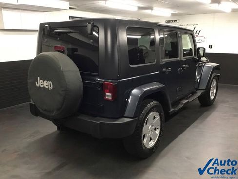 Used 2007 Jeep Wrangler Unlimited Sahara w/ Dual Top Group image 11