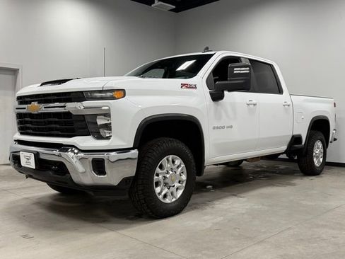 Used 2024 Chevrolet Silverado 2500 LT image 5