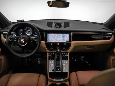Certified 2025 Porsche Macan S image 15