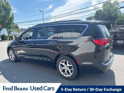 Used 2020 Chrysler Pacifica Touring w/ Tire & Wheel Group FWD image 14
