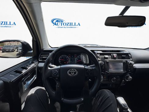 Used 2017 Toyota 4Runner TRD Off-Road Premium AWD/4WD image 9