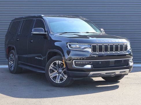 Used 2022 Jeep Wagoneer Series III w/ Flexible Seating Group AWD/4WD image 3