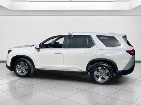Used 2025 Honda Pilot EX-L image 3