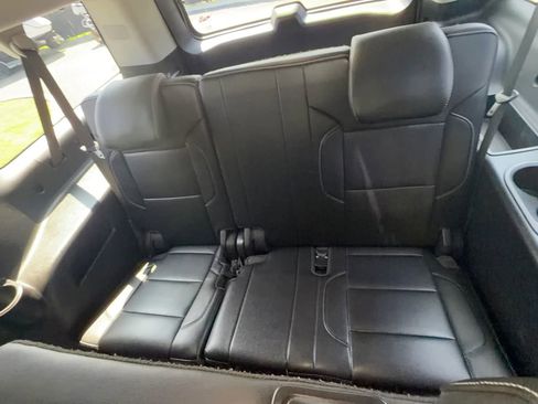 Used 2017 Chevrolet Suburban LT image 31