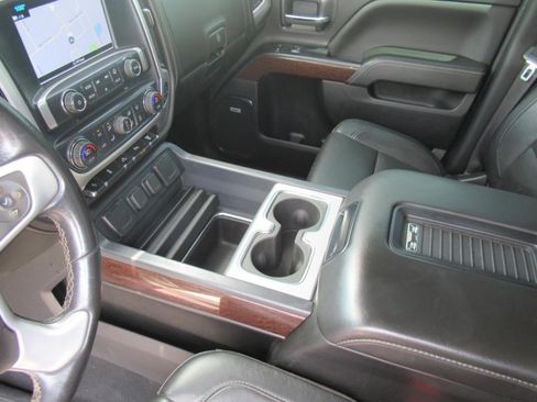 Used 2019 GMC Sierra 2500 SLT w/ Duramax Plus Package AWD/4WD image 21
