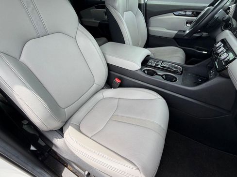 Used 2024 Honda Pilot Touring image 18
