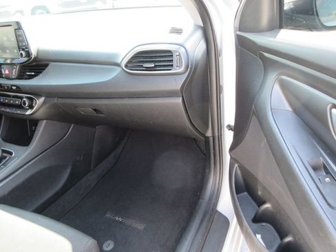 Used 2018 Hyundai Elantra GT FWD image 18