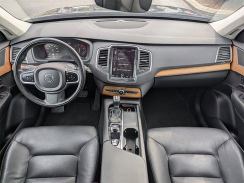 Certified 2022 Volvo XC90 T6 Momentum image 20