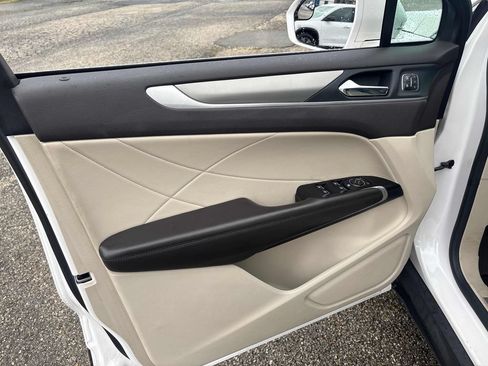 Used 2019 Lincoln MKC Premiere AWD/4WD image 9