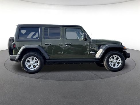 Used 2021 Jeep Wrangler Unlimited Islander image 6