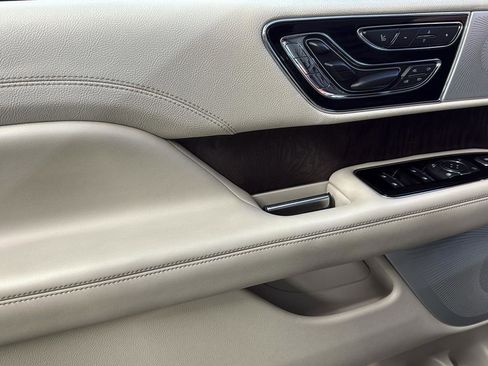 Used 2021 Lincoln Navigator Reserve w/ Luxury Package image 12