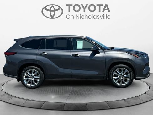 Used 2023 Toyota Highlander Limited AWD/4WD image 6