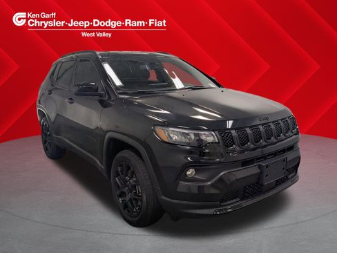 Used 2023 Jeep Compass Latitude AWD/4WD image 1