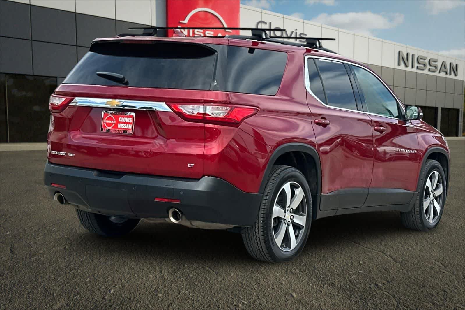 Used 2021 Chevrolet Traverse LT w/ LT Premium Package AWD/4WD image 2