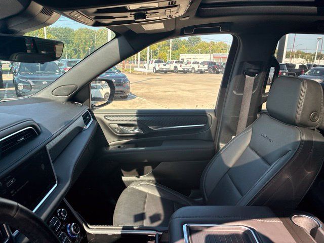 Used 2024 GMC Yukon Denali w/ Advanced Technology Package RWD image 17