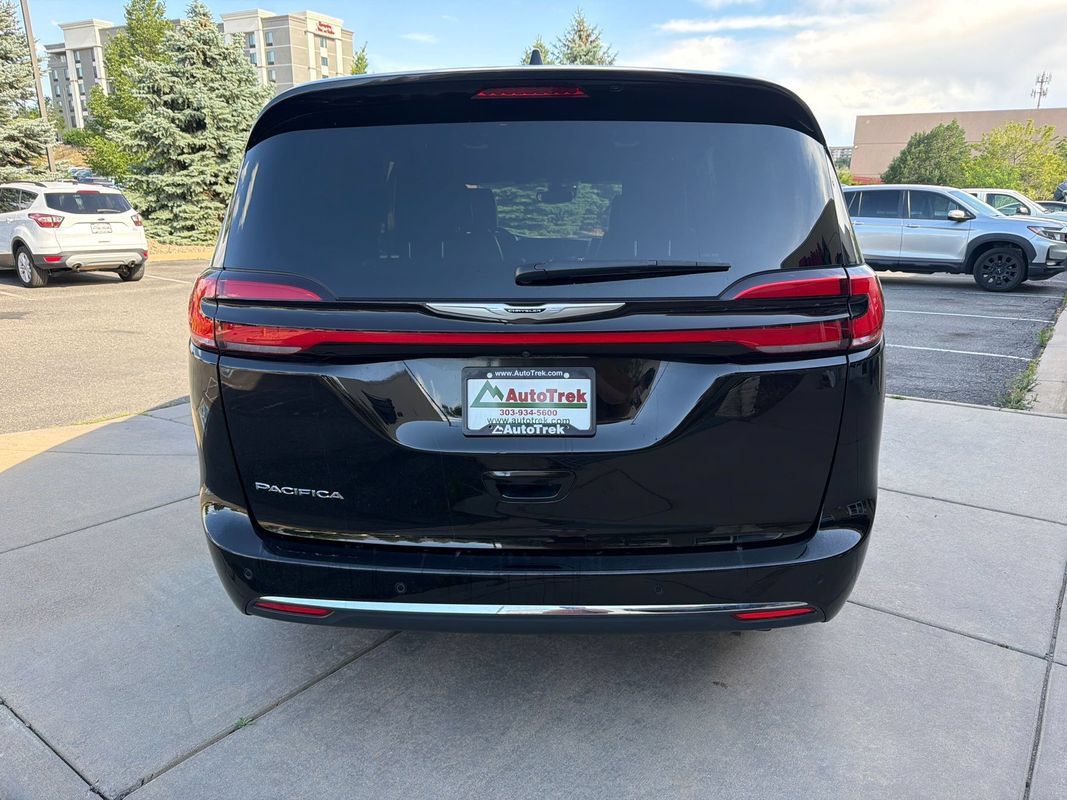 Used 2025 Chrysler Pacifica Select FWD image 7