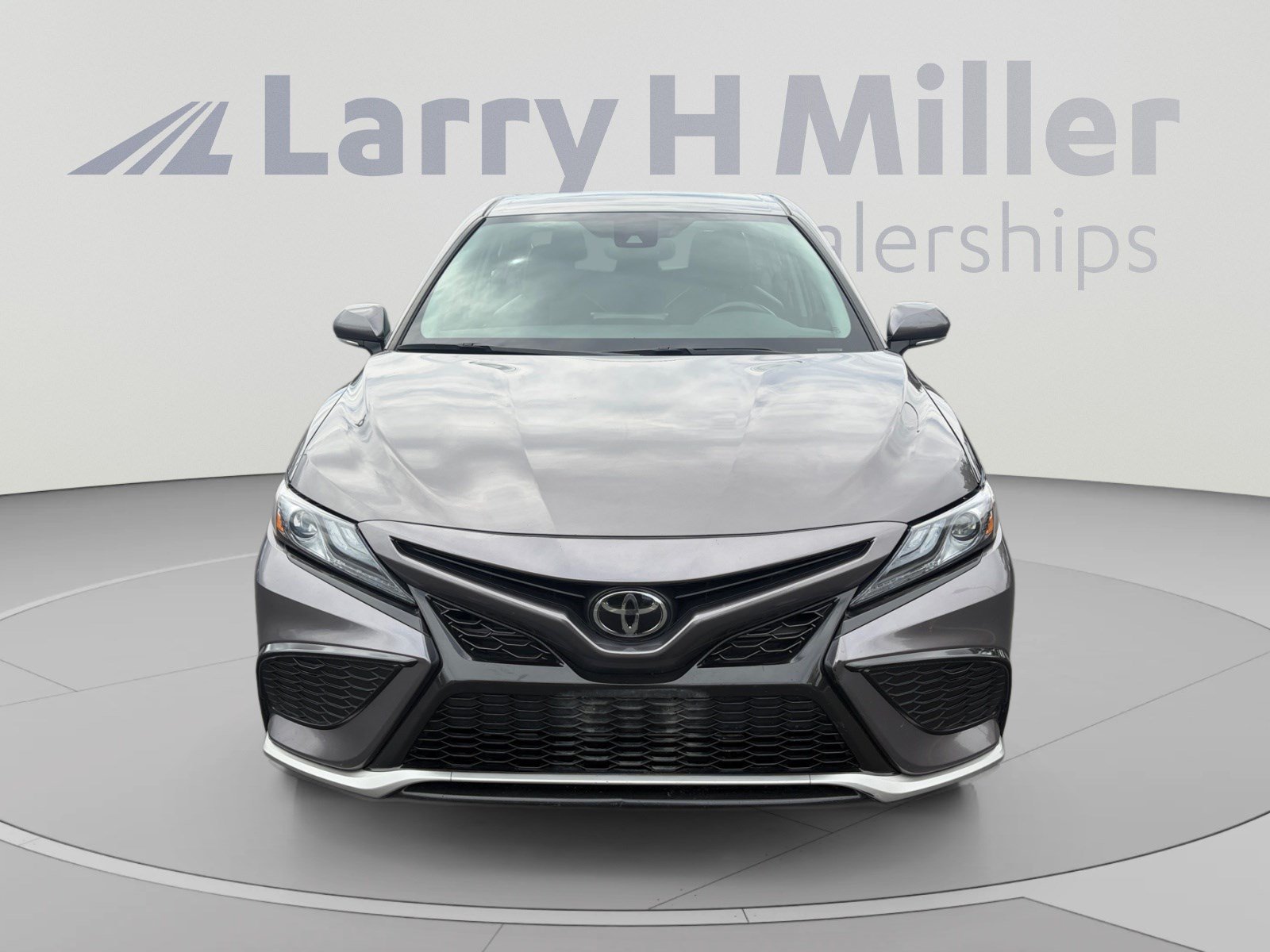 Used 2024 Toyota Camry XSE FWD image 8