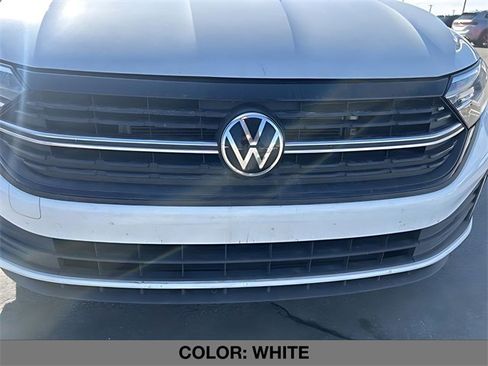 Used 2022 Volkswagen Jetta Sport image 9