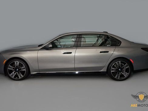 Used 2023 BMW 740i w/ Executive Package image 5